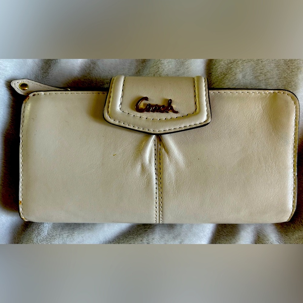 COACH Off White / Ivory Bi-Fold Wallet